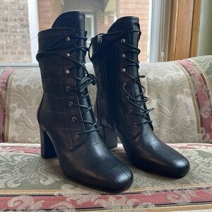 Longchamp Black Crocodile Leather Print Heeled Ankle Bootie Size 36 Women
N3-8